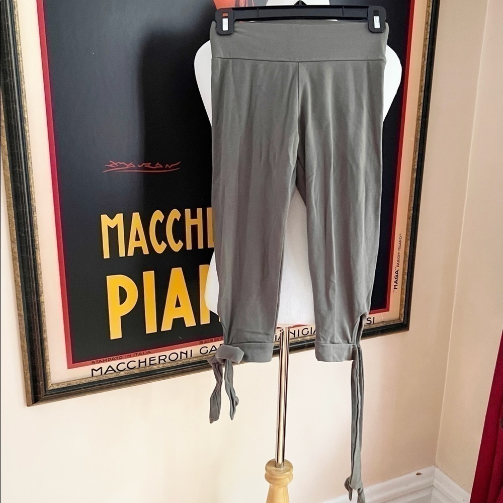 Soul Flower Gray Cropped Tie Leggings Size Small
